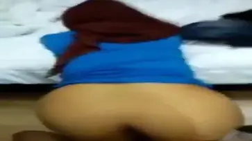 Jilbab Biru Diajak Main di Kosan Brutal Penuh, Warna Biru yang Jadi Latar Malam Itu